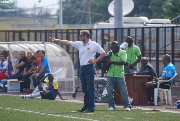 Football : Coupe de la Confédération (huitièmes retour) / La foi de Desabre